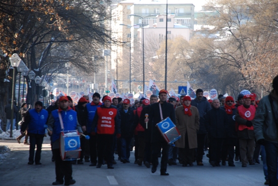 Torba Yasadan İşçilerin Payına Gaz Bombası ve Tazyikli Su! Kaos GL - LGBTİ+ Haber Portalı