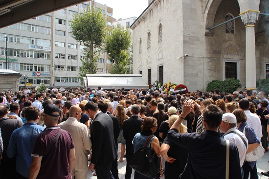 Boysan Yakar ve Zeliş Deniz&rsquo;i uğurladık | Kaos GL - LGBTİ+ Haber Portalı Haber