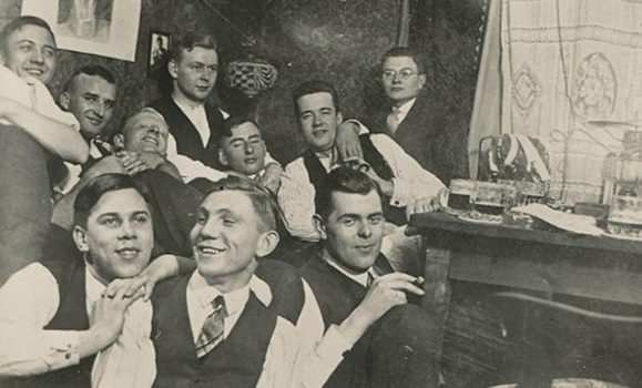 Naif Dokunuşlardan Tecrit Edilmek: Homofobi Erkekleri Dokunmaktan Nasıl Mahrum Ediyor? | Kaos GL - LGBTİ+ Haber Portalı Haber