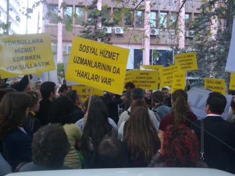 Sosyal Hizmet Uzmanları Pazartesi Günü Eylemde | Kaos GL - LGBTİ+ Haber Portalı Haber