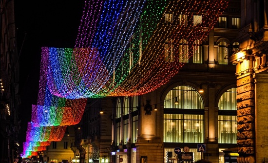 İtalya’da Gökkuşağı Renkli Işıklandırmalar "Kışkırtıcı ve İdeolojik" Bulundu Kaos GL - LGBTİ+ Haber Portalı