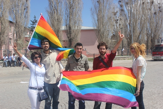 Kars&rsquo;ta 1 Mayıs Rengârenkti! | Kaos GL - LGBTİ+ Haber Portalı Haber