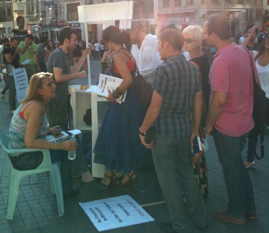 Sosyalist EBT Güvenceli İş İçin Masa Açıyor | Kaos GL - LGBTİ+ Haber Portalı Haber