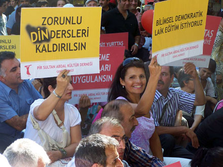 Zorunlu Din Dersi! | Kaos GL - LGBTİ+ Haber Portalı Haber