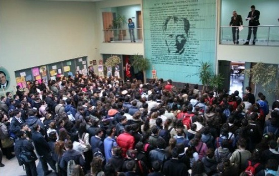 Kaos GL ve Lambda Broşürlerine Lisede Yer Yok! | Kaos GL - LGBTİ+ Haber Portalı Haber