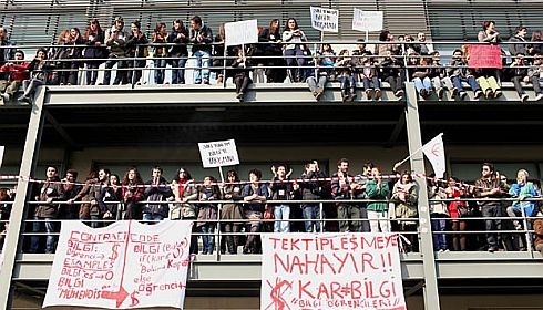 Bilgi'de Üç Katlı Eylem | Kaos GL - LGBTİ+ Haber Portalı Haber