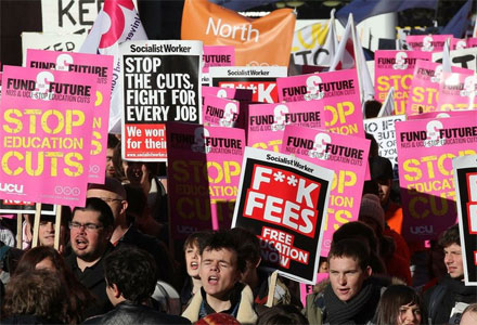 50 Bin Öğrenci Londra&rsquo;da Sokaklarındaydı | Kaos GL - LGBTİ+ Haber Portalı Haber