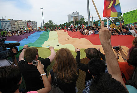 Türkiye Eşcinsellerin Evliliğine de Ebeveynliğine de Karşı | Kaos GL - LGBTİ+ Haber Portalı Haber