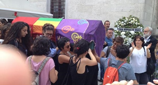 Tabuta örtülen gökkuşağına yasadışı&rsquo; ihbarı | Kaos GL - LGBTİ+ Haber Portalı Haber