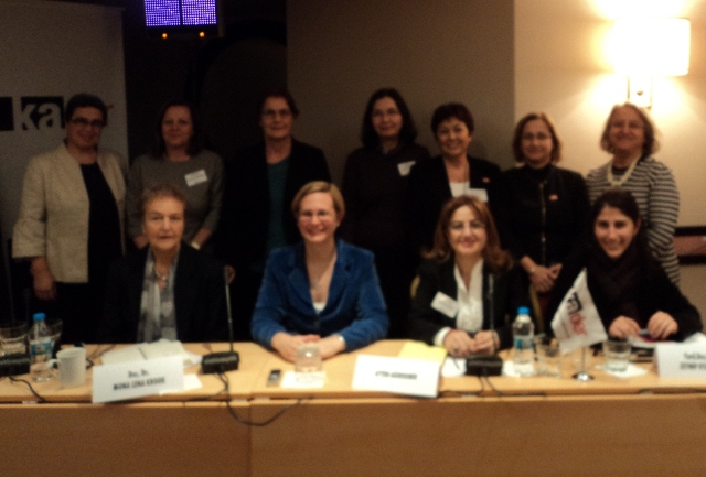 Kadınlar, &lsquo;Eşitlikçi Bir Anayasa&rsquo; İstedi | Kaos GL - LGBTİ+ Haber Portalı Haber