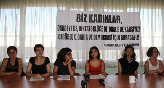 "Biz kadınlar, darbeye de, OHAL&rsquo;e de, diktatörlüğe de karşıyız!" | Kaos GL - LGBTİ+ Haber Portalı Haber
