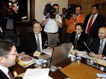 Kadına Şiddet Yasa Tasarısında EBT Kadınlar Yok! | Kaos GL - LGBTİ+ Haber Portalı Haber