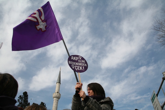 HDP: AKP&rsquo;li erkek vekiller kadına yönelik şiddeti meşrulaştırıyor! | Kaos GL - LGBTİ+ Haber Portalı Haber