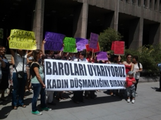 &lsquo;Baroları Uyarıyoruz Kadın Düşmanlığını Bırakın&rsquo; | Kaos GL - LGBTİ+ Haber Portalı Haber