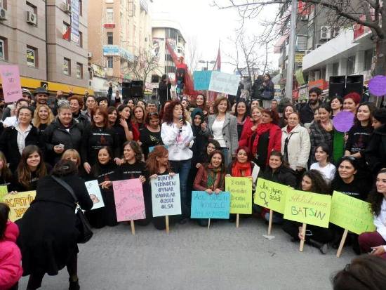 Eşcinsel, Biseksüel ve Trans Kadınlar da &lsquo;Zincirleri Kırmak&rsquo; İçin Ankara&rsquo;da Buluştu | Kaos GL - LGBTİ+ Haber Portalı Haber