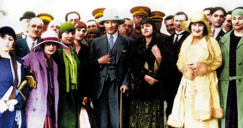 Milliyetçilik ve cinsiyetçilik: Zorlu terkip, çifte bela… | Kaos GL - LGBTİ+ Haber Portalı Haber