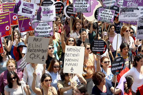 &lsquo;Rahatsız Erkekler&rsquo;den Kürtaj Yasağına Karşı Çağrı | Kaos GL - LGBTİ+ Haber Portalı Haber