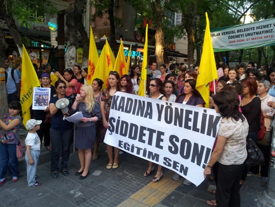 Eğitim-Sen&rsquo;li Kadınlar Şiddeti Protesto Etti | Kaos GL - LGBTİ+ Haber Portalı Haber