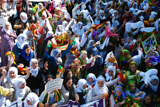 "Savaşa Giden Bütçe Kadınlara ve LGBT’lere Ayrılsın!" Kaos GL - LGBTİ+ Haber Portalı