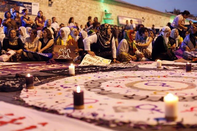 Kadınlar Taksim Meydanı&rsquo;ndaki Barış Noktasında Buluştu | Kaos GL - LGBTİ+ Haber Portalı Haber