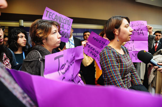 Baro Tecavüzcüleri Savunuyor Kadınları Yargılıyor! Kaos GL - LGBTİ+ Haber Portalı