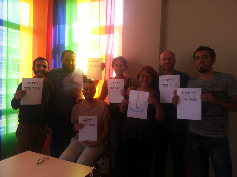 Cezayir&rsquo;deki LGBT Günü için, bir mum da sen yak! | Kaos GL - LGBTİ+ Haber Portalı Haber