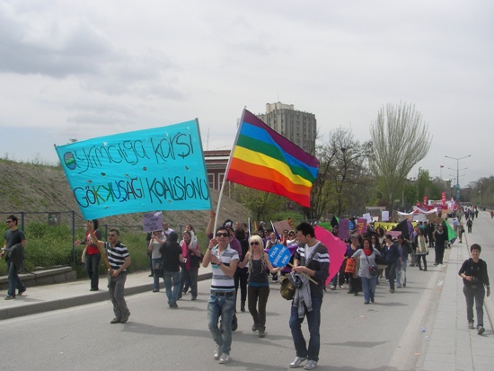 1 Mayıs Meydanında Gökkuşağı Koalisyonu | Kaos GL - LGBTİ+ Haber Portalı Haber