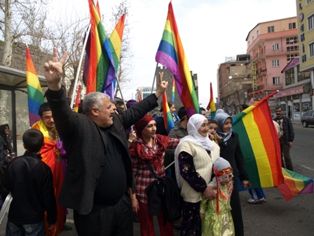Kürtlere Kürtlüklerinin Geri Verilmesi Gerekiyor! | Kaos GL - LGBTİ+ Haber Portalı Haber