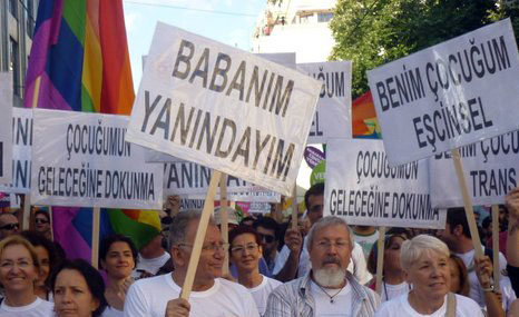 Pembe Hayat: &lsquo;Eşcinsellik Aileye Tehdit Değildir!&rsquo; | Kaos GL - LGBTİ+ Haber Portalı Haber