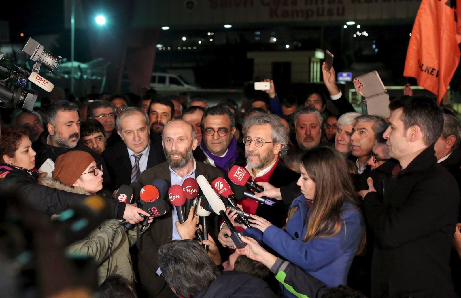 Erdem Gül ve Can Dündar özgür! Kaos GL - LGBTİ+ Haber Portalı