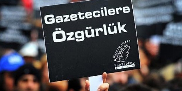 Gazeteciler için 2015: Dava, sansür, cezaevi ve işsizlik | Kaos GL - LGBTİ+ Haber Portalı Haber