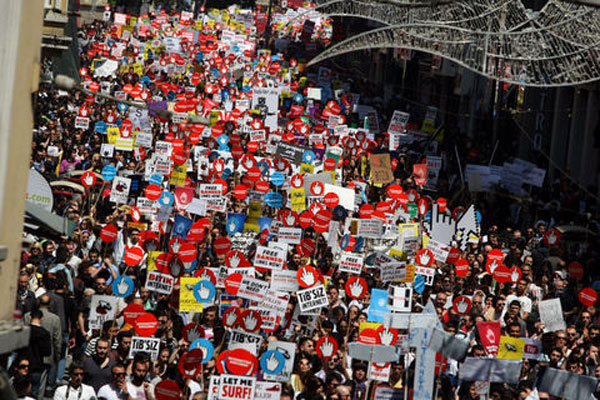 Avrupa Komisyonu, Türkiye&rsquo;de İnternet Filtresi Konusunun Belirsizliğinden Endişeli | Kaos GL - LGBTİ+ Haber Portalı Haber