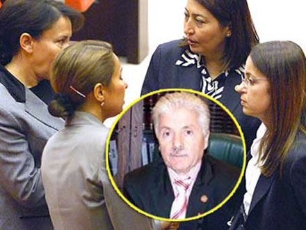 Pantolon Cinsel Teşhirmiş! | Kaos GL - LGBTİ+ Haber Portalı Haber