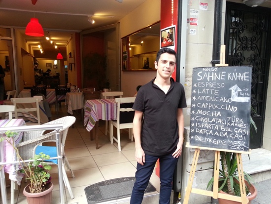 Kurtuluş’ta ‘büyük cesaret’: Straight-friendly Sahne Kahve Kaos GL - LGBTİ+ Haber Portalı