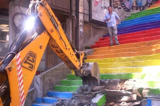 Gökkuşağı merdivenleri yıkılıyor | Kaos GL - LGBTİ+ Haber Portalı Haber