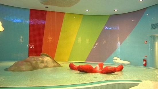 İsveç belediyesinden gökkuşağı havuzu | Kaos GL - LGBTİ+ Haber Portalı Haber