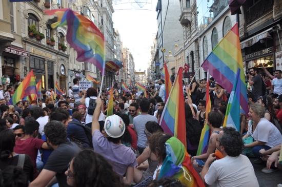 İstiklal’de Binlerce Kişi Trans Onuru İçin Yürüdü Kaos GL - LGBTİ+ Haber Portalı