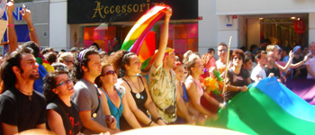 Eşcinseller şiddete karşı hak arıyor | Kaos GL - LGBTİ+ Haber Portalı Haber