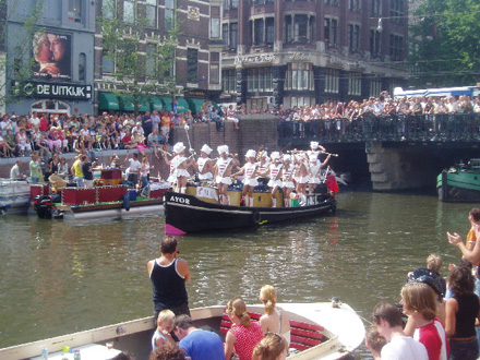Amsterdam'da bir ilk: 14-17 yaş LGBT'ler de Canal Parade'e katılacak | Kaos GL - LGBTİ+ Haber Portalı Haber