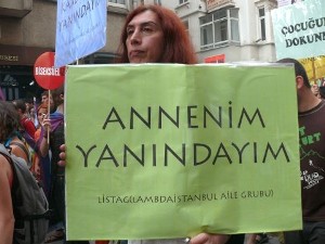 LGBTT Onur Yürüyüşüne üç bin kişi katıldı | Kaos GL - LGBTİ+ Haber Portalı Haber