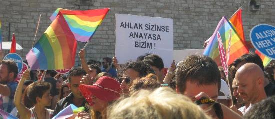 Onur Yürüyüşünde Gökkuşağı Her Renkten Dalgalandı | Kaos GL - LGBTİ+ Haber Portalı Haber