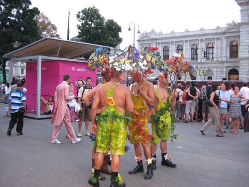 Life Ball’a Yağmur Azizliği Kaos GL - LGBTİ+ Haber Portalı