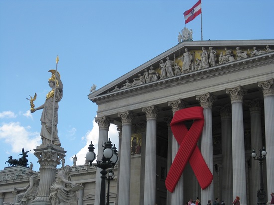 Life Ball: Adem ve Havva Şehvet Bahçesinde Kaos GL - LGBTİ+ Haber Portalı