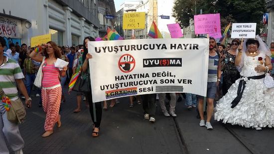 ‘Hayatına değil, uyuşturucuya son ver!’ Kaos GL - LGBTİ+ Haber Portalı