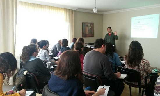 "Açılma sürecinde çocuğun ve ailenin ruh sağlığını değerlendirmek gerekiyor" | Kaos GL - LGBTİ+ Haber Portalı Haber