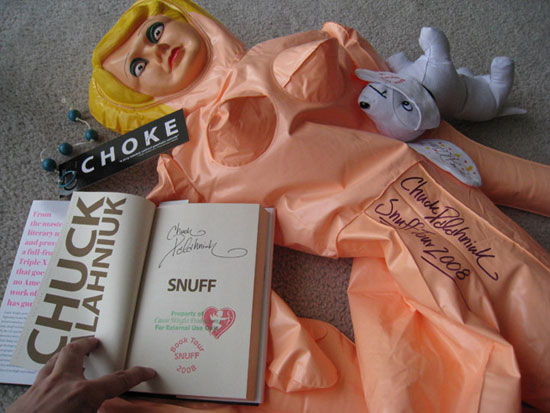 Ar ve Haya Duygumuz Yine İncindi, Palahniuk da Yargı Önünde! | Kaos GL - LGBTİ+ Haber Portalı Haber