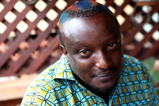 Kenyalı Yazar Binyavanga Wainaina: Ben Eşcinselim, Anneciğim | Kaos GL - LGBTİ+ Haber Portalı Haber