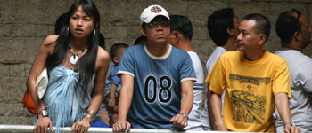 Peluş Ayı Kraliçe Raquela&rsquo;nın ellerinde | Kaos GL - LGBTİ+ Haber Portalı Haber