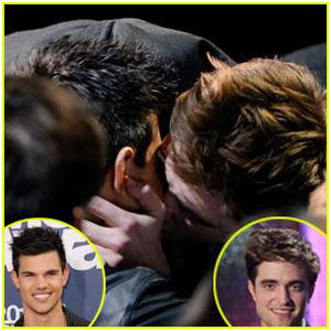 Pattinson ve Lautner MTV Film Ödüllerinde Öpüştü  | Kaos GL - LGBTİ+ Haber Portalı Haber