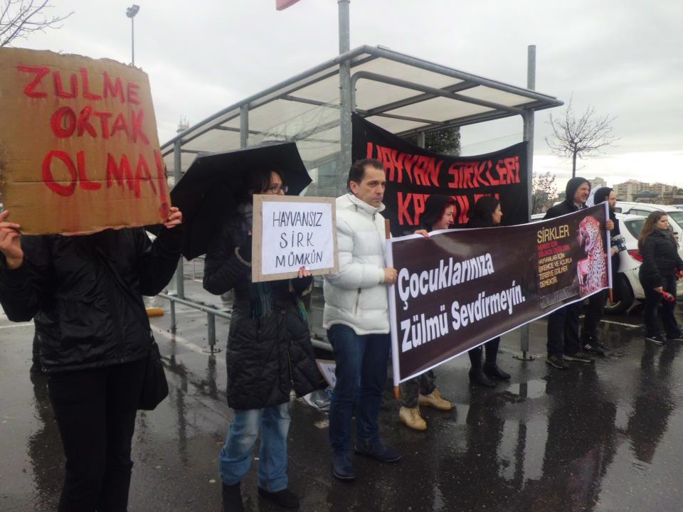 Sirk Protestosuna Güvenlik Müdahalesi | Kaos GL - LGBTİ+ Haber Portalı Haber